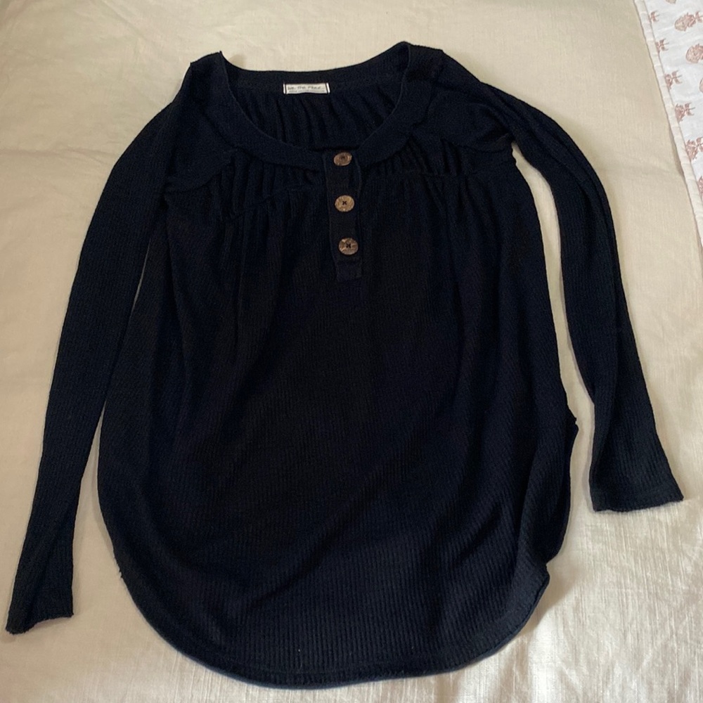Soft thermal henley top oversized button closures on the placket
Unfinished trim